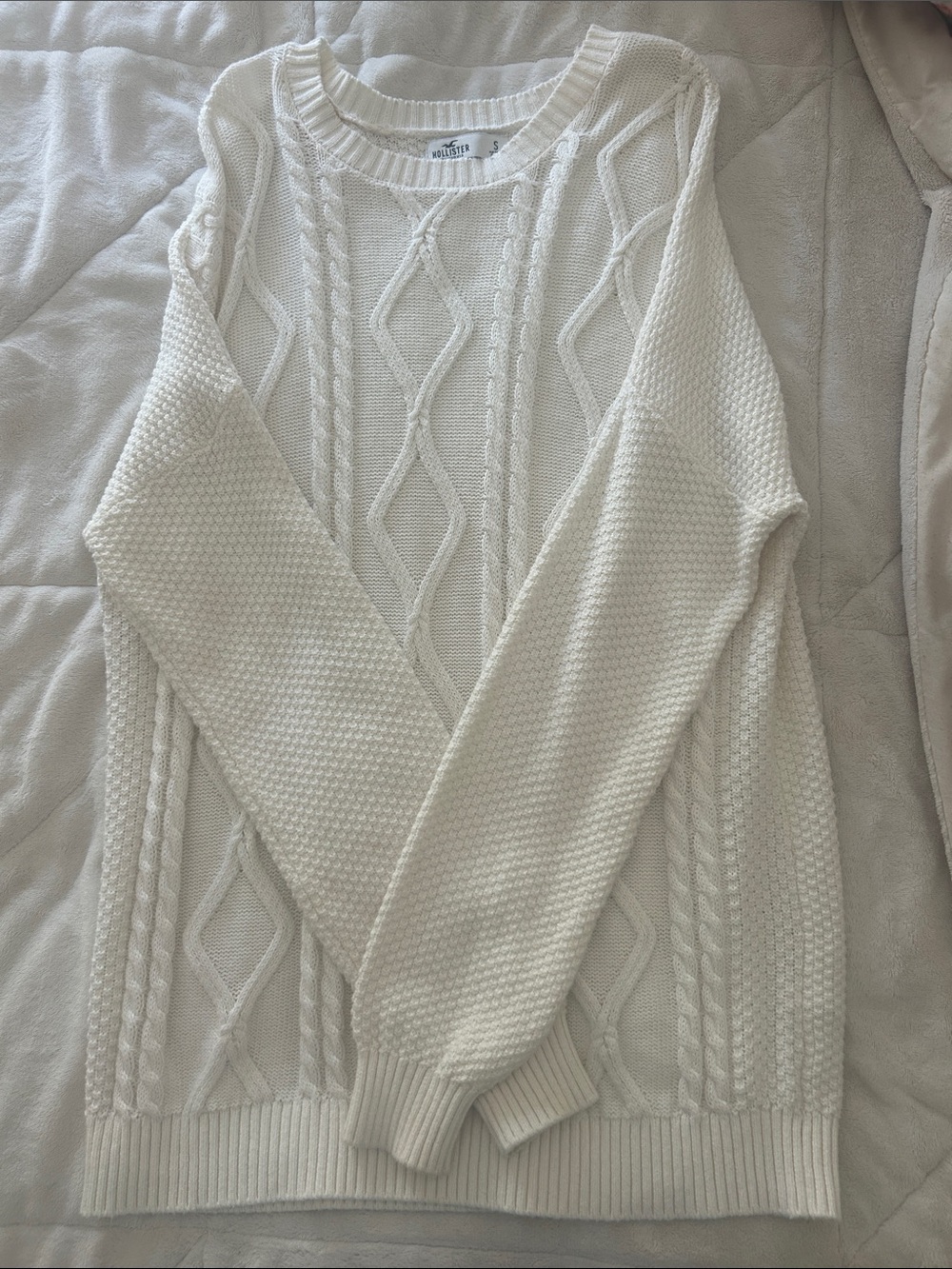 Hollister Cream Cable Knit Crewneck Sweater